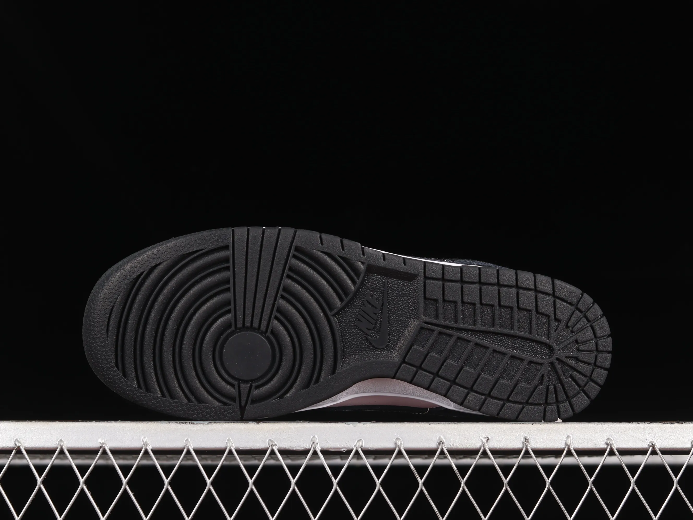 All categories Nk SB Dunk series Nk SB Dunk Low low-top sneakers F version Nk Dunk Low "Pink Black" black pink SB low-top sports and leisure sneakers DJ9955-600